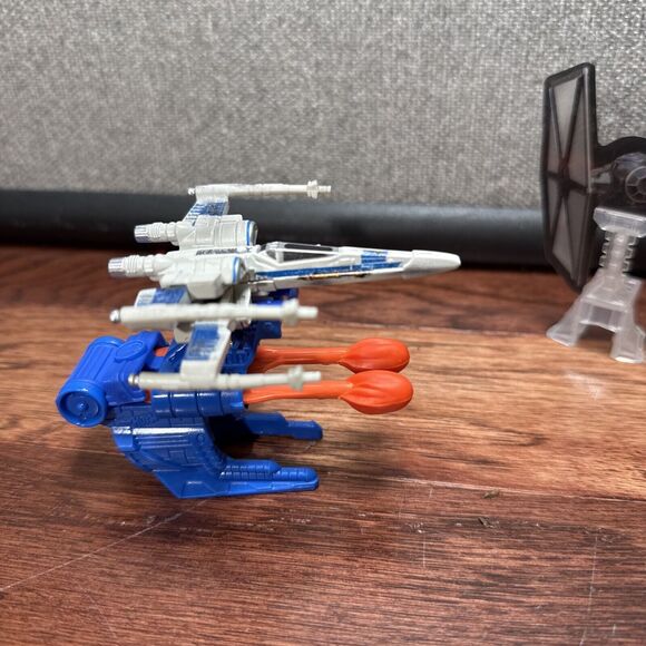 2015 Hot Wheels Star Wars Blast Attack Resistance X-Wing Fighter - Picture 2 of 6